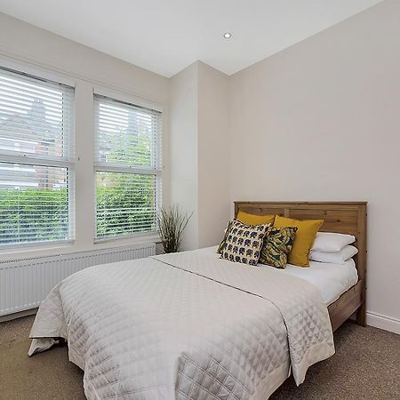 Finding My Palace Guest House In Tooting Mitcham Eksteriør billede